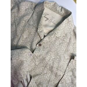 Tommy Bahamas Men's Silk Shirt Size L Large Pineapples Copyrighted Print Hawaiin